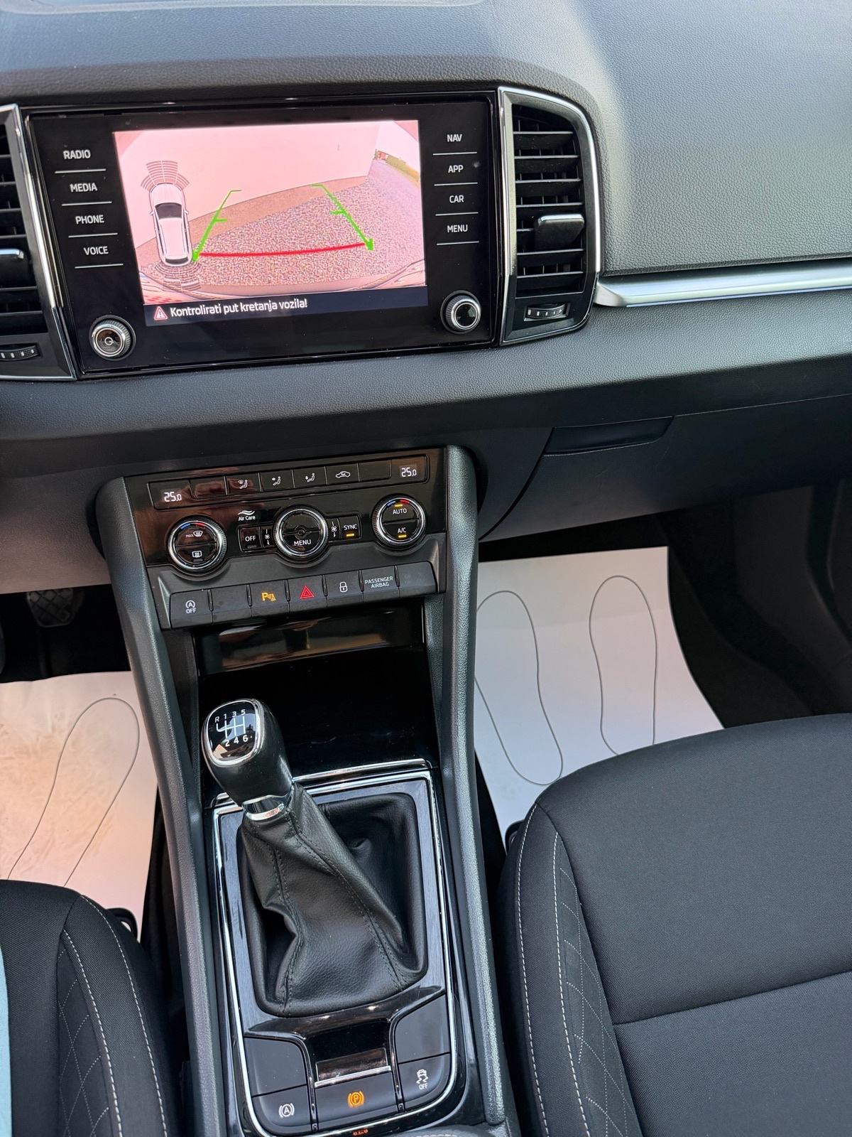 Škoda Karoq 1,6 TDI kamera/xenon/led/panorama//veliki sevis//jamstvo//, fotografija 13