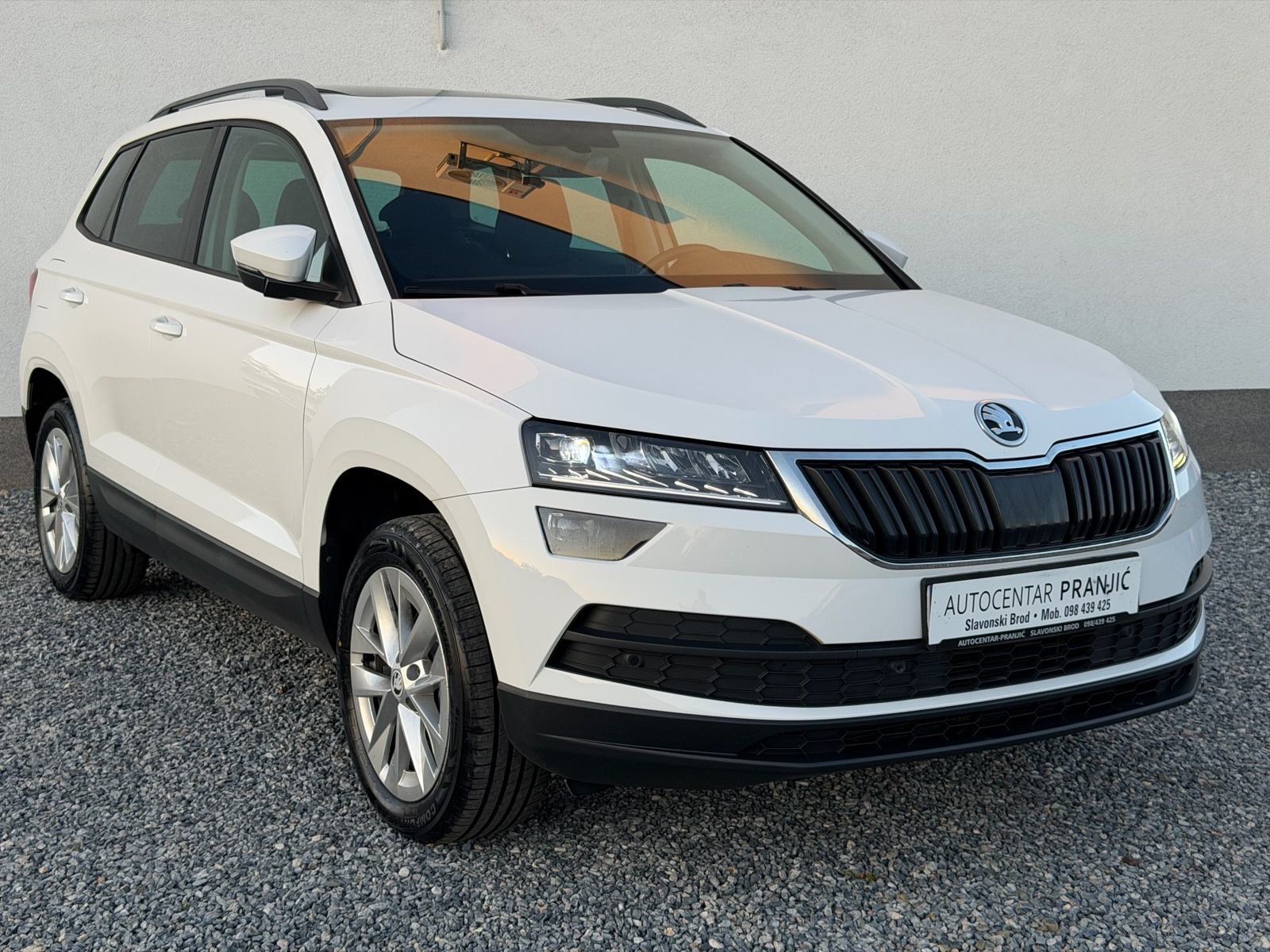 Škoda Karoq 1,6 TDI kamera/xenon/led/panorama//veliki sevis//jamstvo//, fotografija 3