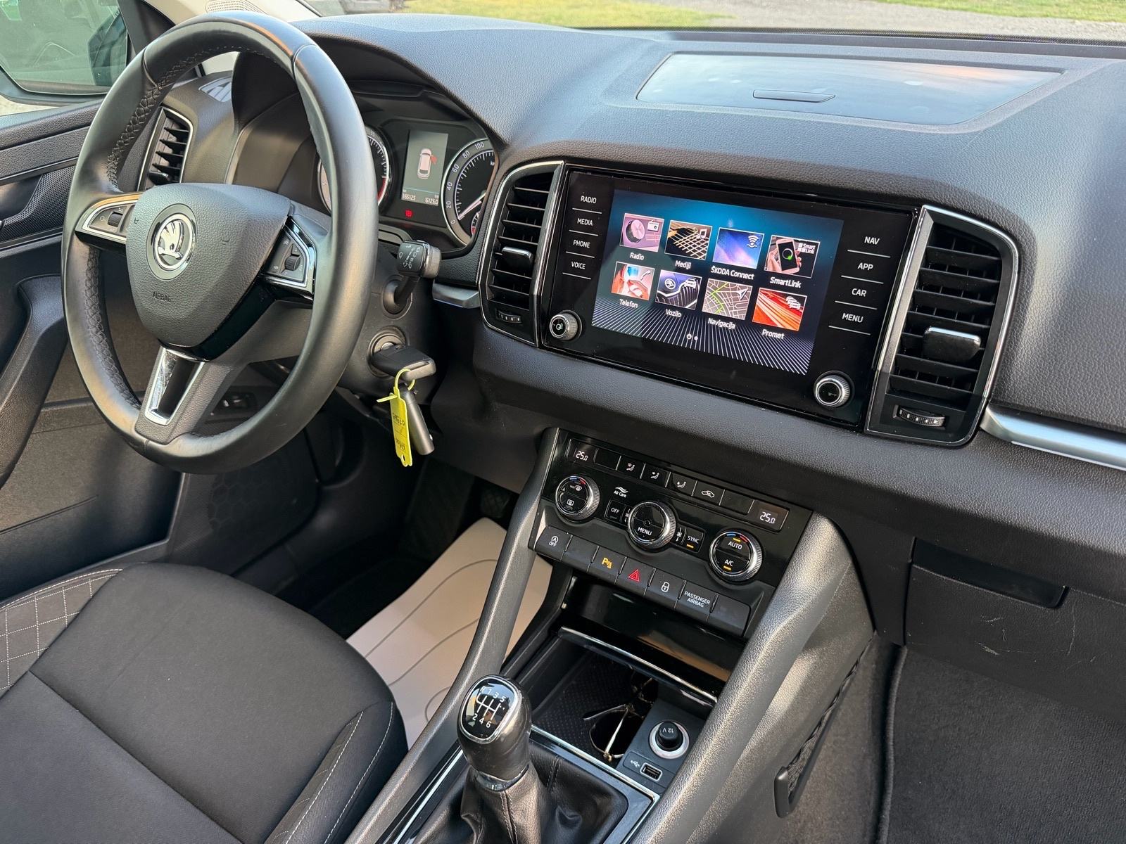 Škoda Karoq 1,6 TDI kamera/xenon/led/panorama//veliki sevis//jamstvo//, fotografija 10