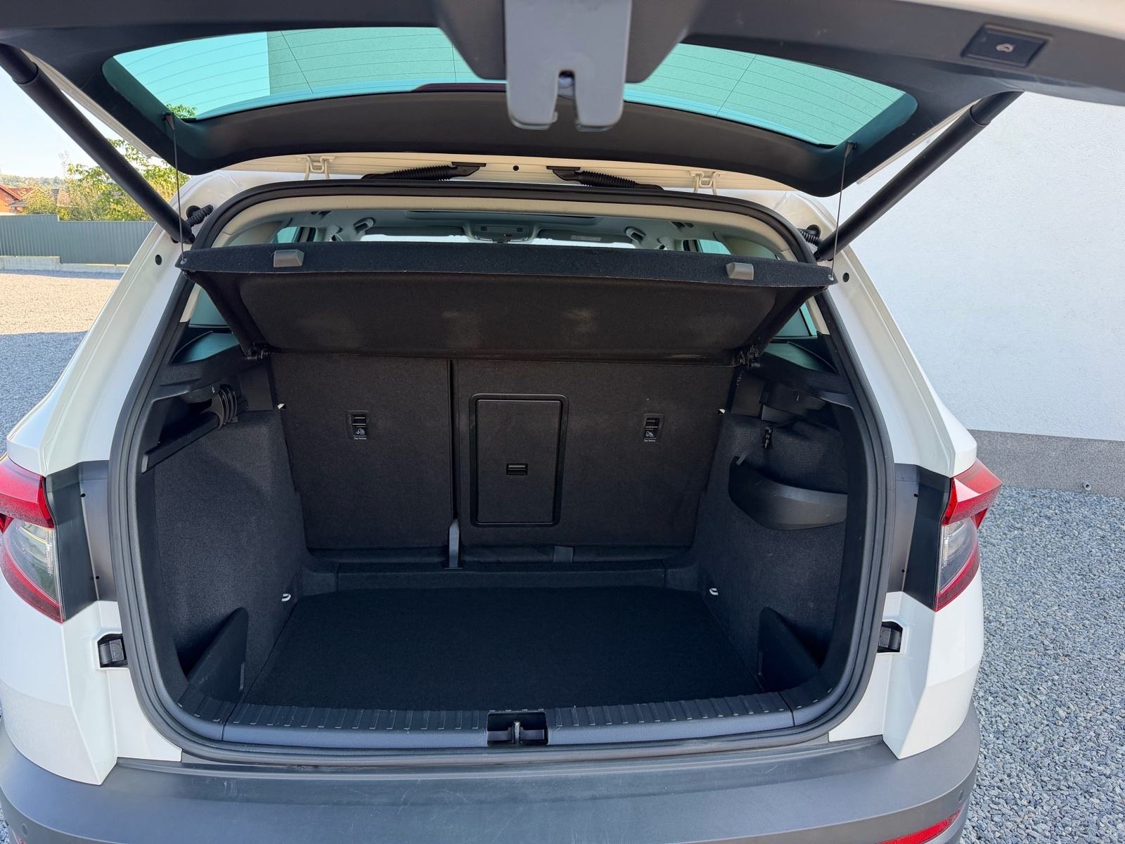 Škoda Karoq 1,6 TDI kamera/xenon/led/panorama//veliki sevis//jamstvo//, fotografija 20