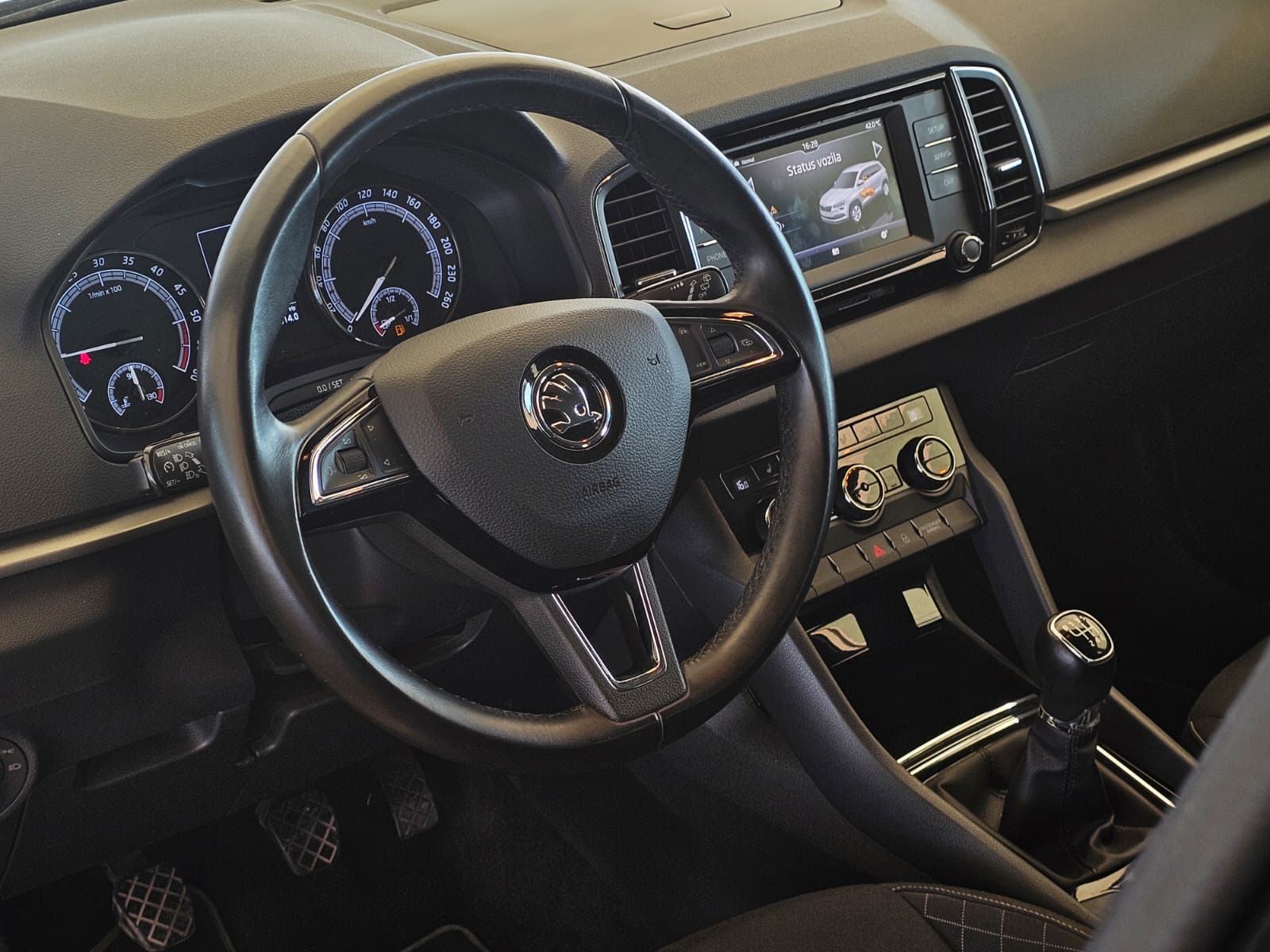 SKODA KAROQ 1.6 TDI-oštećeno vozilo, fotografija 17