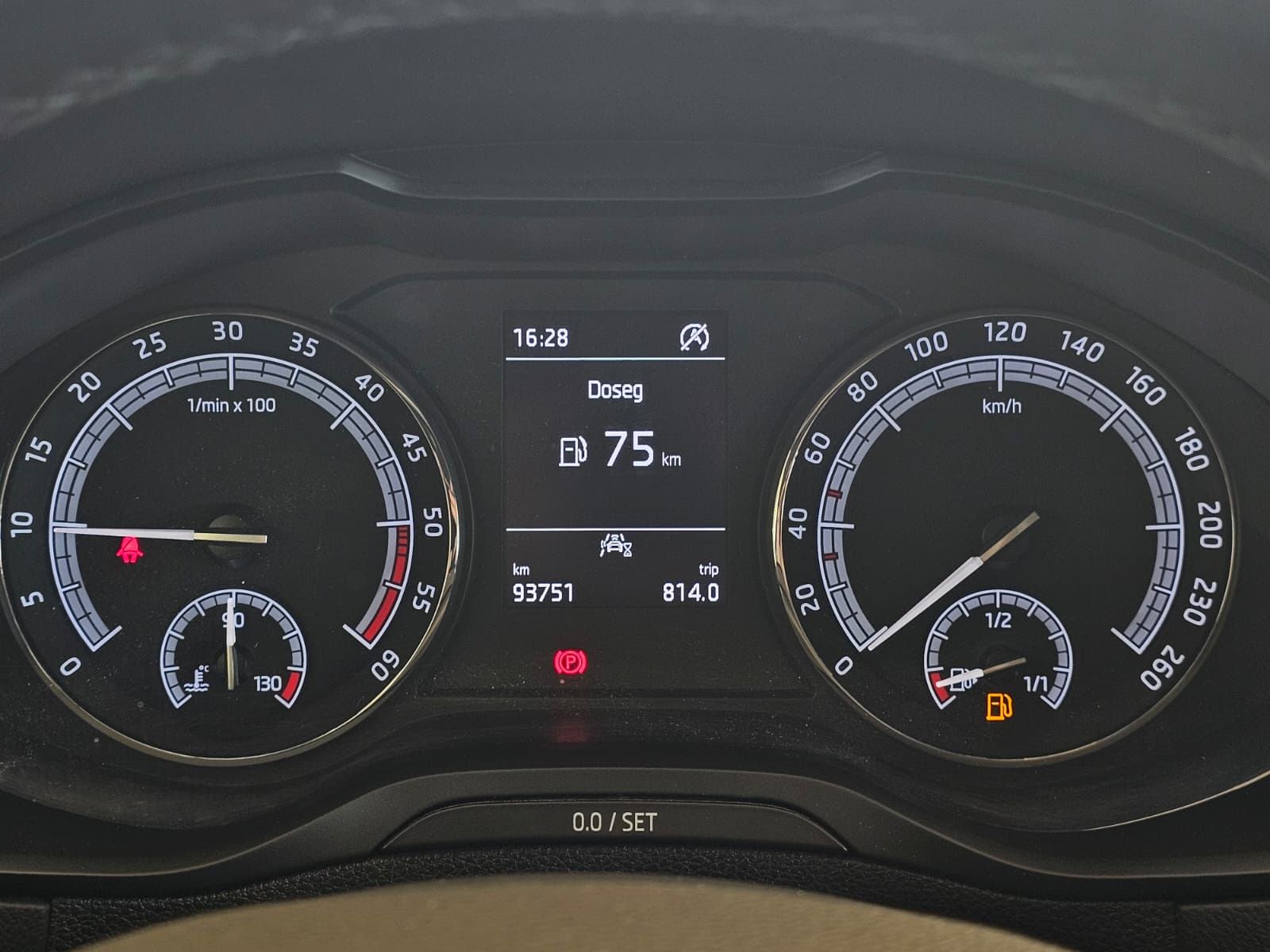 SKODA KAROQ 1.6 TDI-oštećeno vozilo, fotografija 19