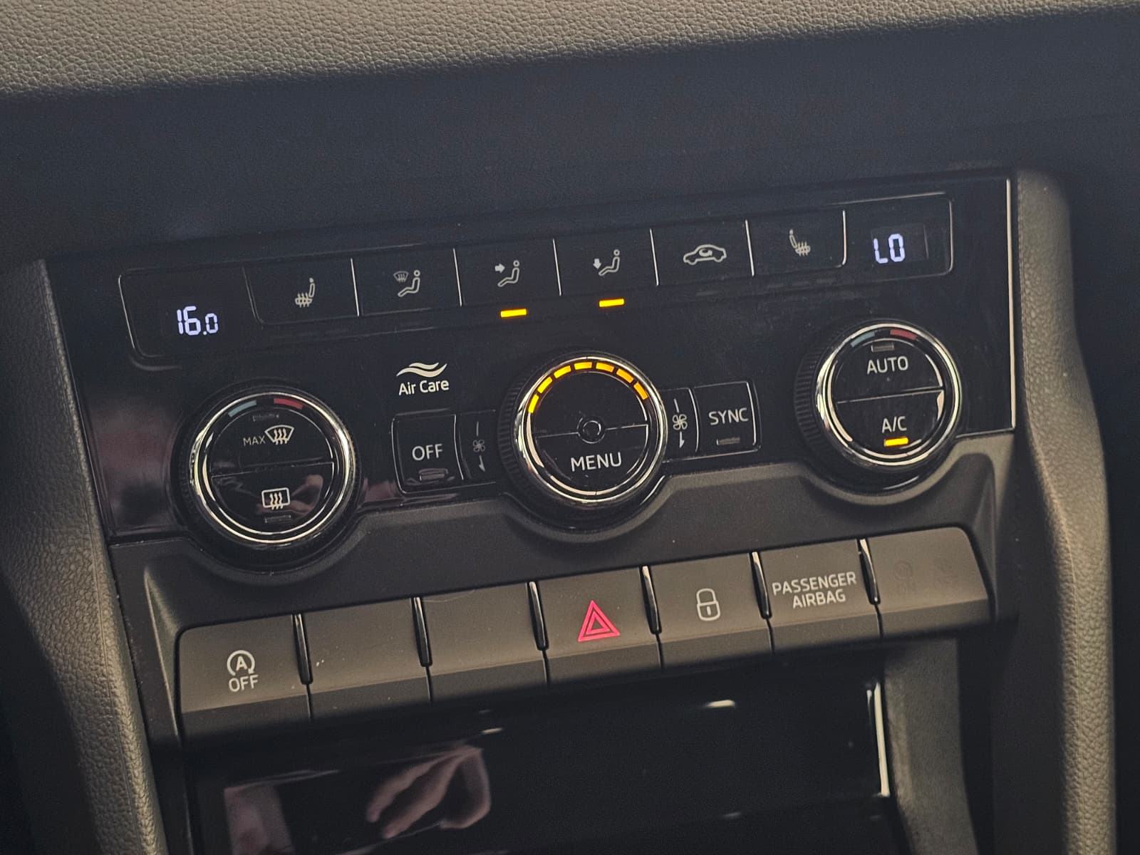 SKODA KAROQ 1.6 TDI-oštećeno vozilo, fotografija 20