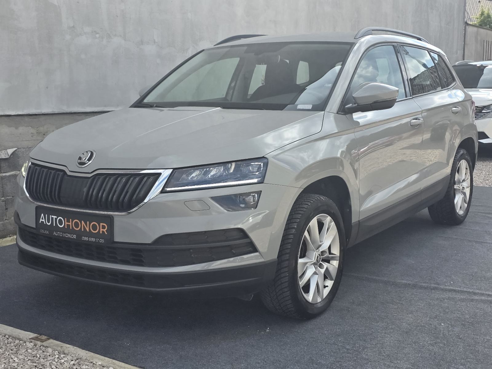 Škoda Karoq 1,6 TDI Servisna LED Kamera Navigacija Jamstvo 12 mj, fotografija 2