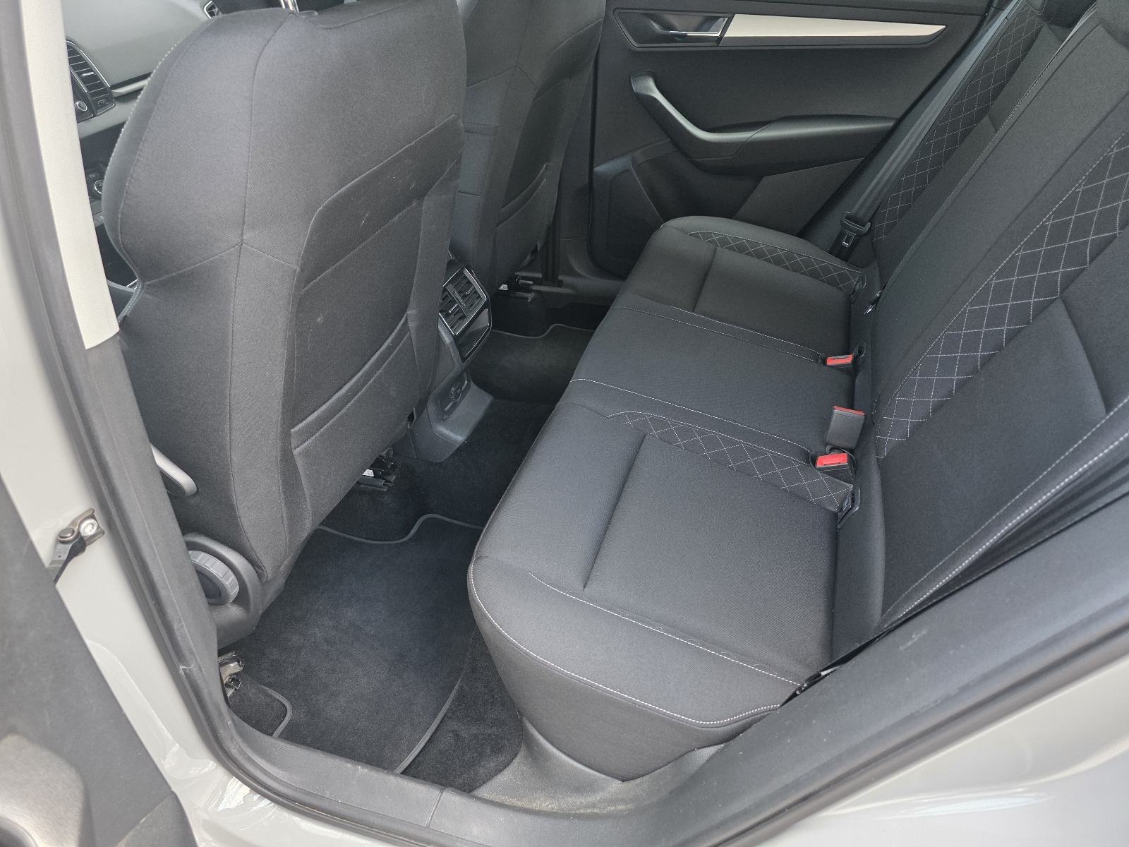 Škoda Karoq 1,6 TDI Servisna LED Kamera Navigacija Jamstvo 12 mj, fotografija 13