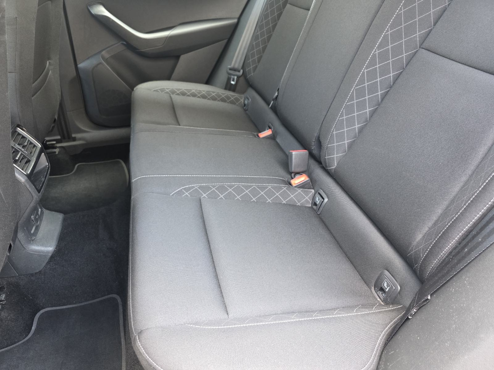 Škoda Karoq 1,6 TDI Servisna LED Kamera Navigacija Jamstvo 12 mj, fotografija 14