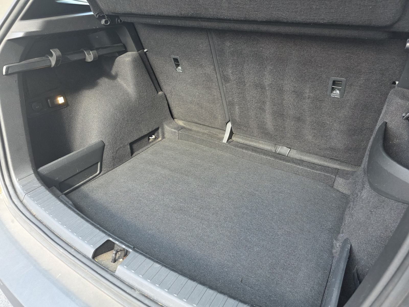 Škoda Karoq 1,6 TDI Servisna LED Kamera Navigacija Jamstvo 12 mj, fotografija 17