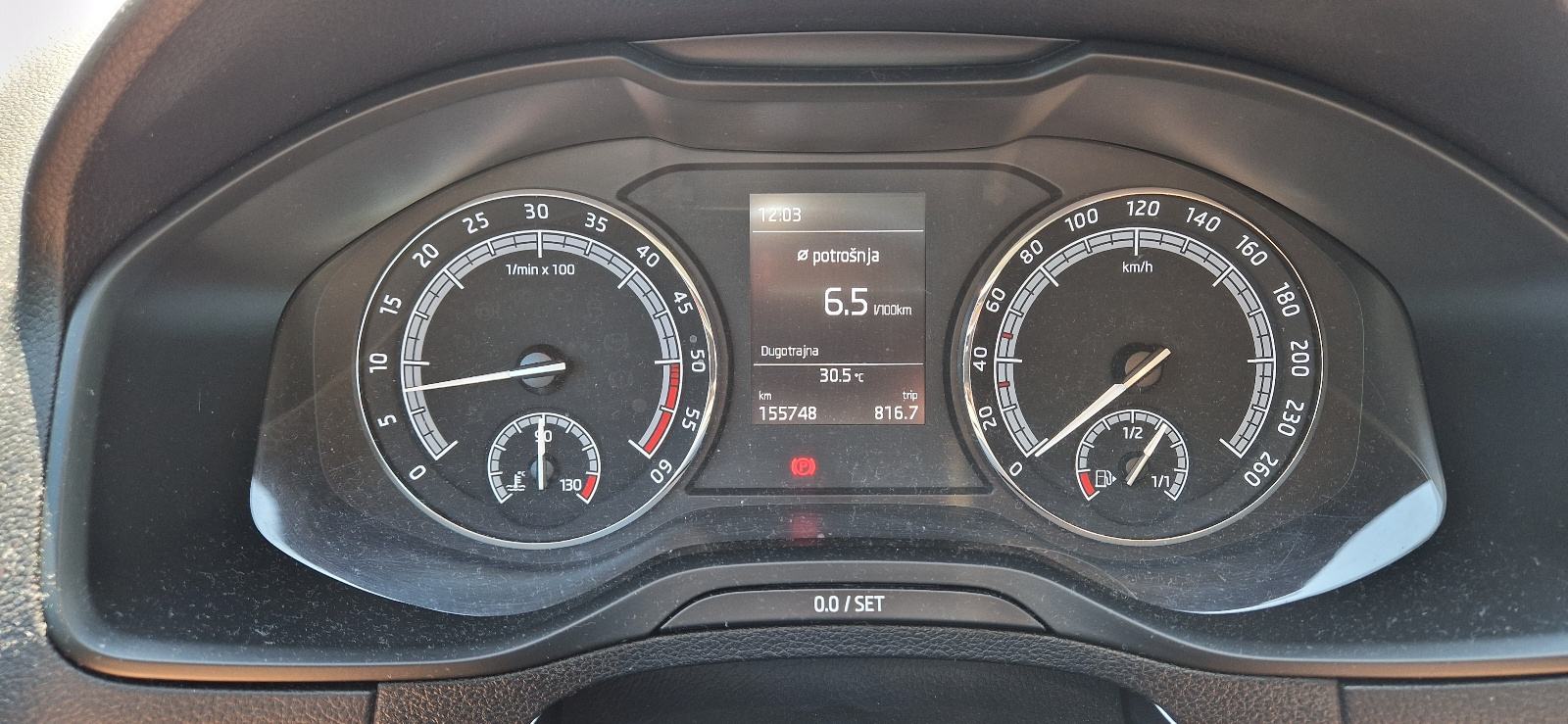 Škoda Karoq 1,6 tdi, fotografija 13