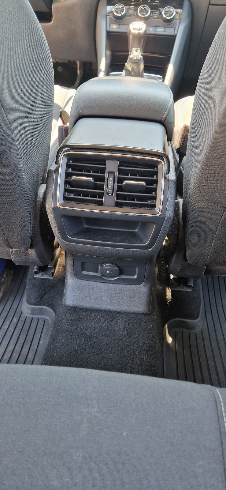 Škoda Karoq 1,6 tdi, fotografija 15