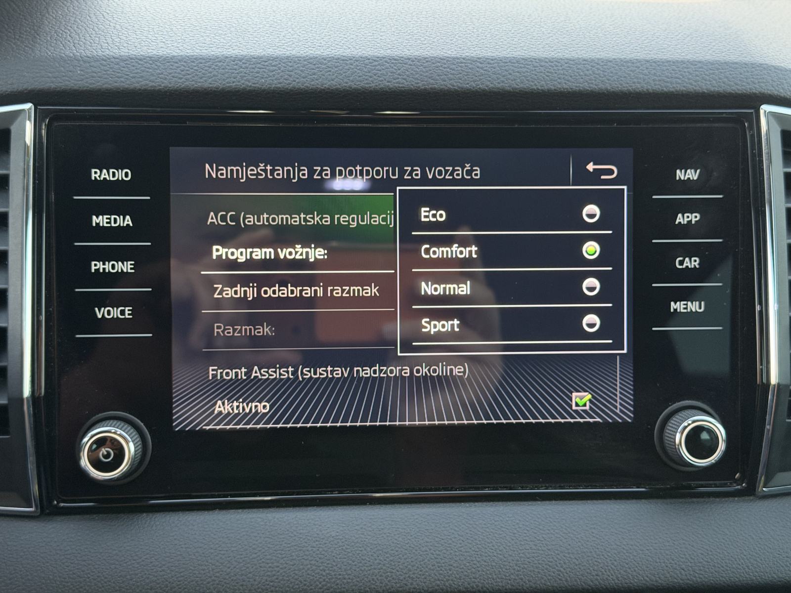 Škoda Karoq 1,6 TDI DSG/STYLE/XENON/LED/ACC/NAVI/KAMERA, fotografija 19