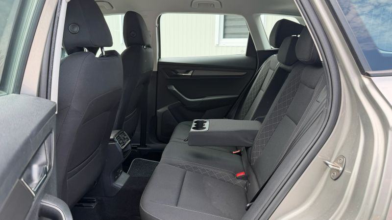 ŠKODA KAROQ 1.6 TDI *SPORTLINE*1.VL*HR AUTO*SERVISNA* GARANCIJA 1G*, fotografija 11