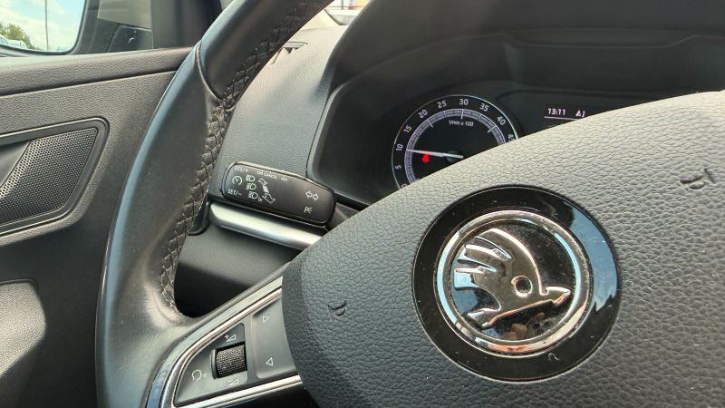 ŠKODA KAROQ 1.6 TDI *SPORTLINE*1.VL*HR AUTO*SERVISNA* GARANCIJA 1G*, fotografija 20
