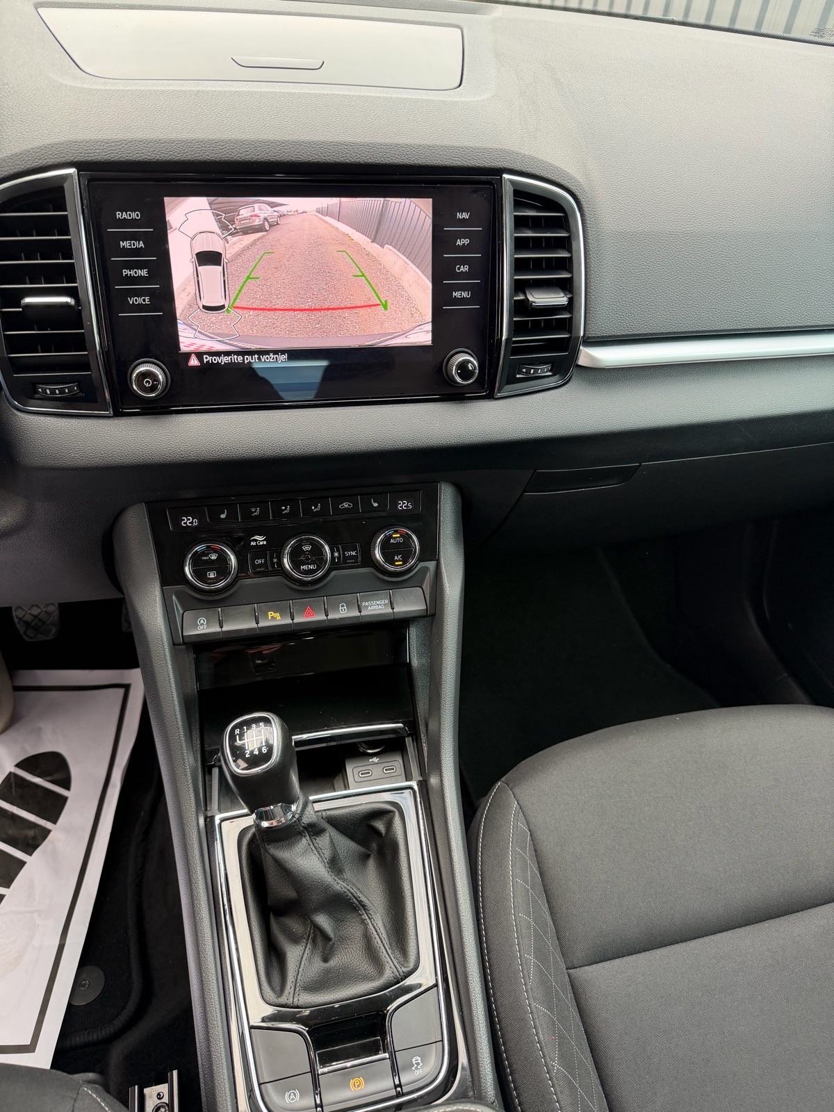 Škoda Karoq 1.6TDI/kamera/navigacija/tempomat/keyless/v.servis, fotografija 13