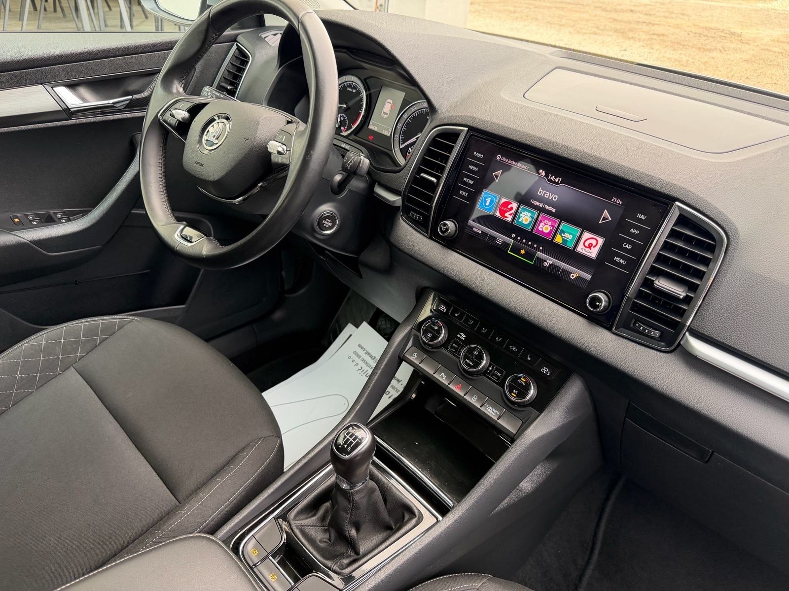 Škoda Karoq 1.6TDI/kamera/navigacija/tempomat/keyless/v.servis, fotografija 11