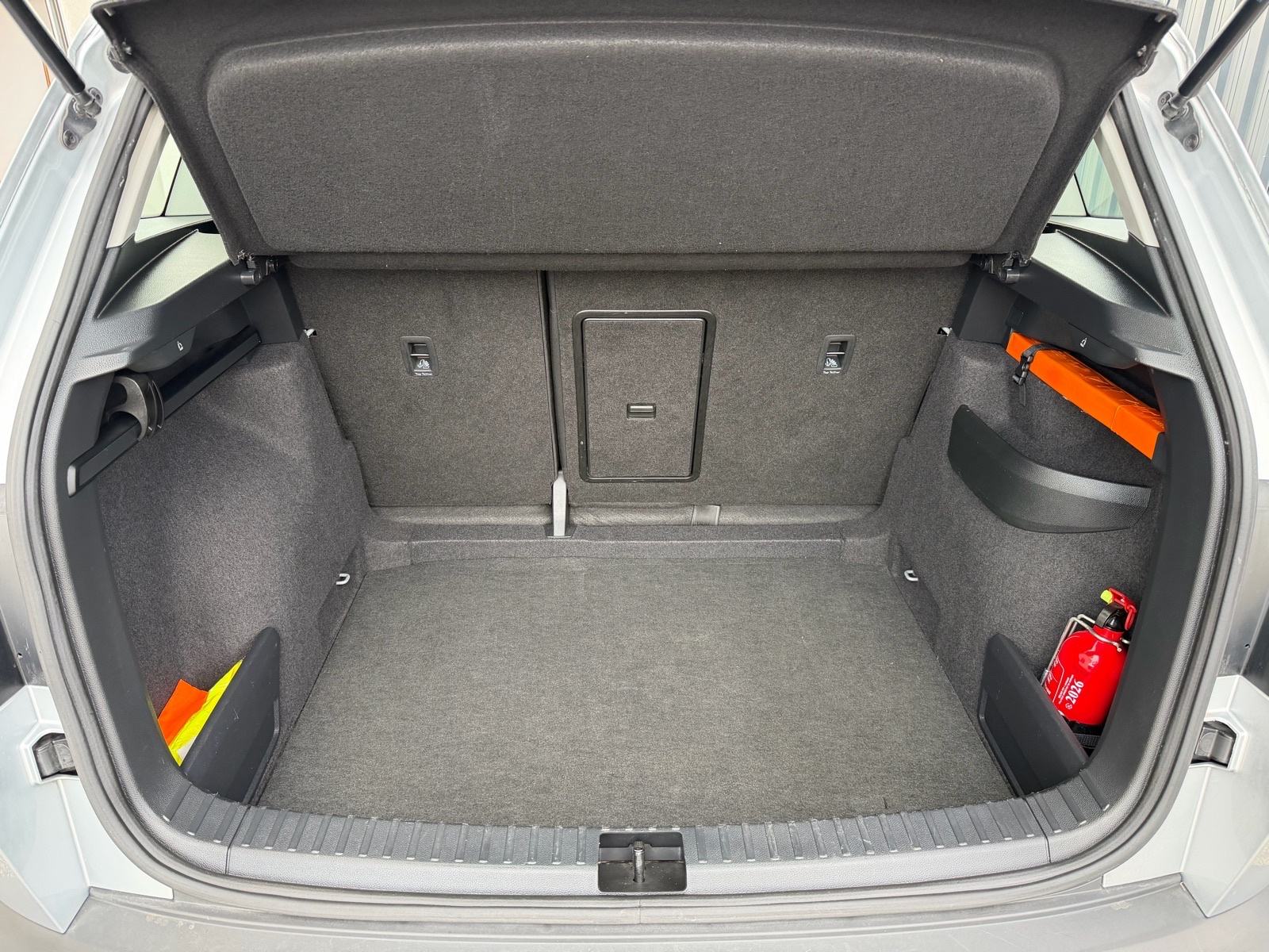 Škoda Karoq 1.6TDI/kamera/navigacija/tempomat/keyless/v.servis, fotografija 19