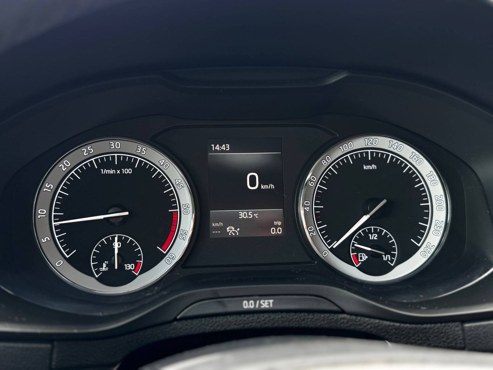 Škoda Karoq 2,0 TDI Ambition *KAMERA*KUKA*AMBIJENTE*SENZORI*, fotografija 13