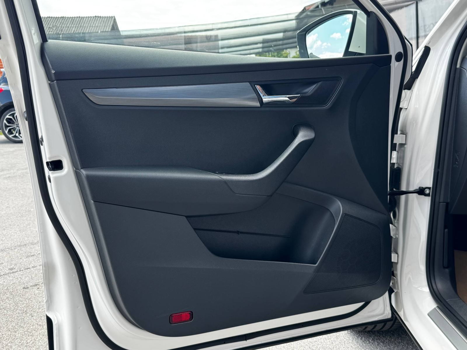 Škoda Karoq 2,0 TDI Ambition *KAMERA*KUKA*AMBIJENTE*SENZORI*, fotografija 7