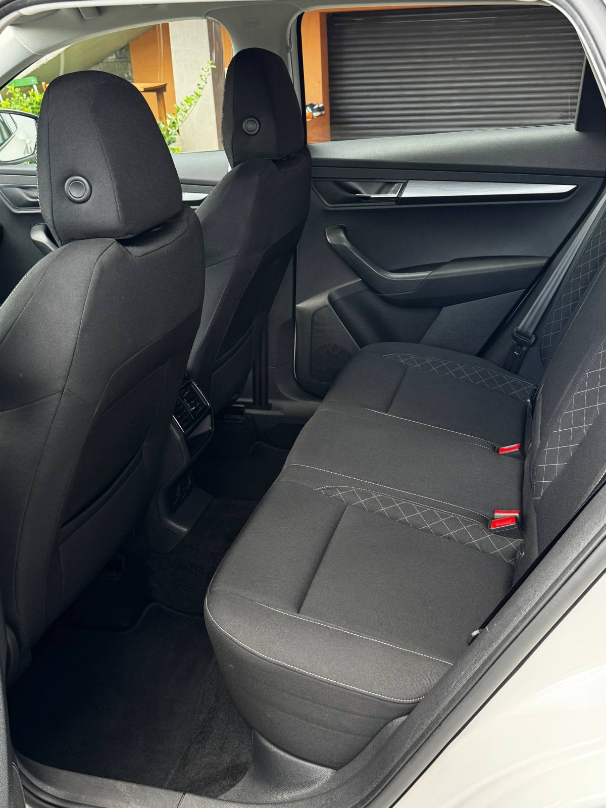 Škoda Karoq 2,0 TDI Ambition *KAMERA*KUKA*AMBIJENTE*SENZORI*, fotografija 20
