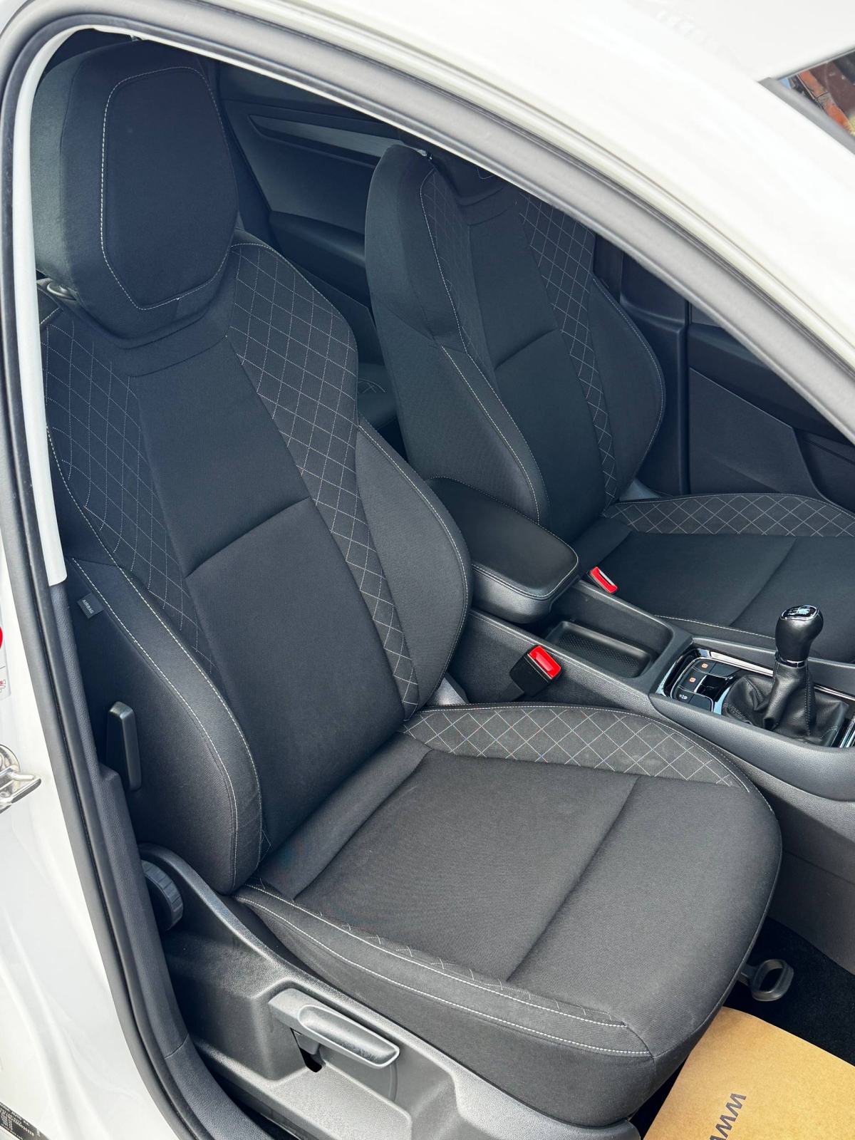 Škoda Karoq 2,0 TDI Ambition *KAMERA*KUKA*AMBIJENTE*SENZORI*, fotografija 19