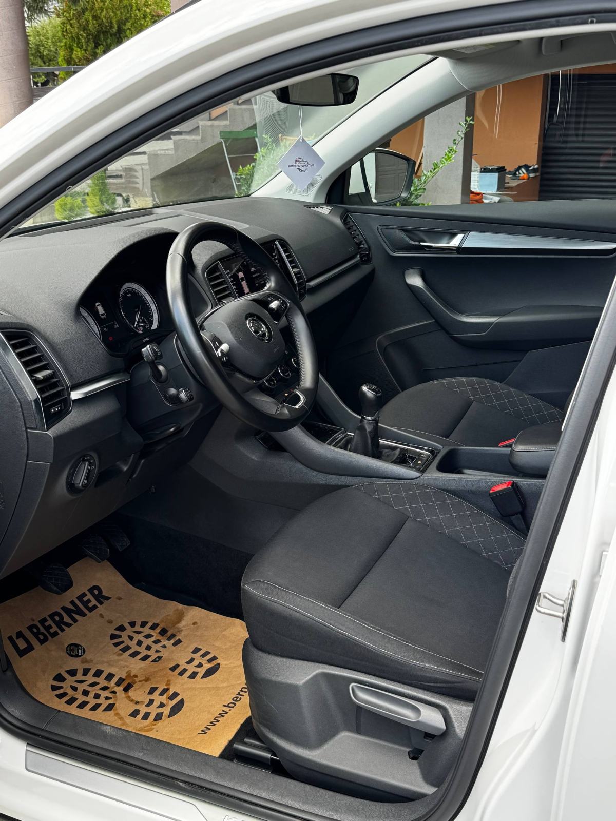 Škoda Karoq 2,0 TDI Ambition *KAMERA*KUKA*AMBIJENTE*SENZORI*, fotografija 8