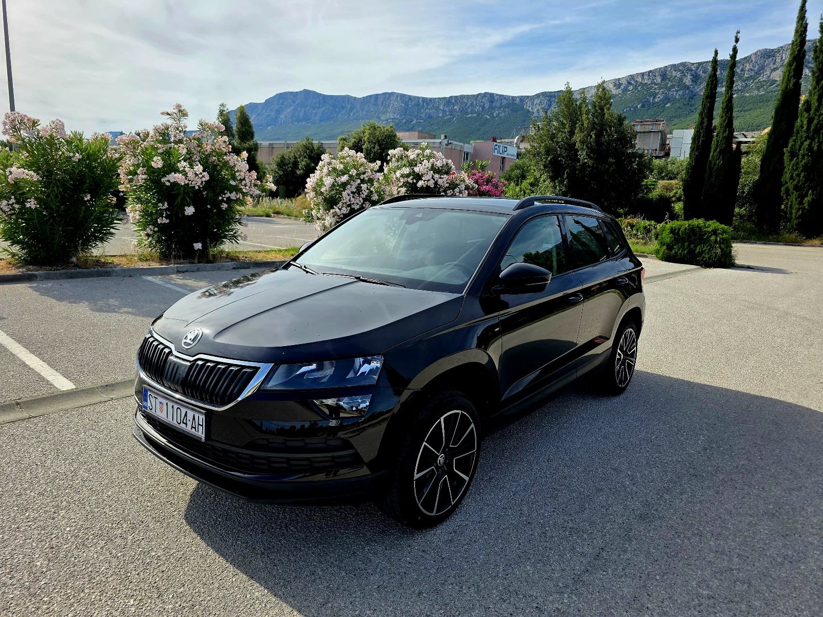 Škoda Karoq 2,0 TDI automatik registriran do 9.2027, pogled izvana - slika 1