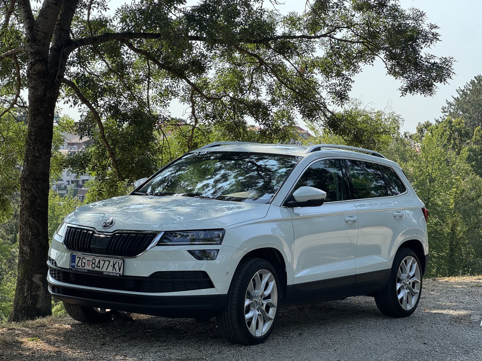 Škoda Karoq 2.0 TDI DSG 4X4 JAMSTVO DO 6/2027 VARIOFLEX SICEVI..., fotografija 2