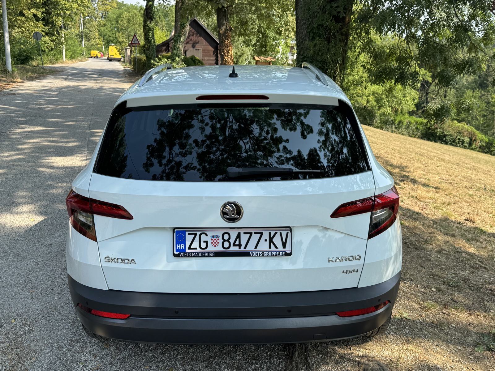 Škoda Karoq 2.0 TDI DSG 4X4 JAMSTVO DO 6/2027 VARIOFLEX SICEVI..., fotografija 12