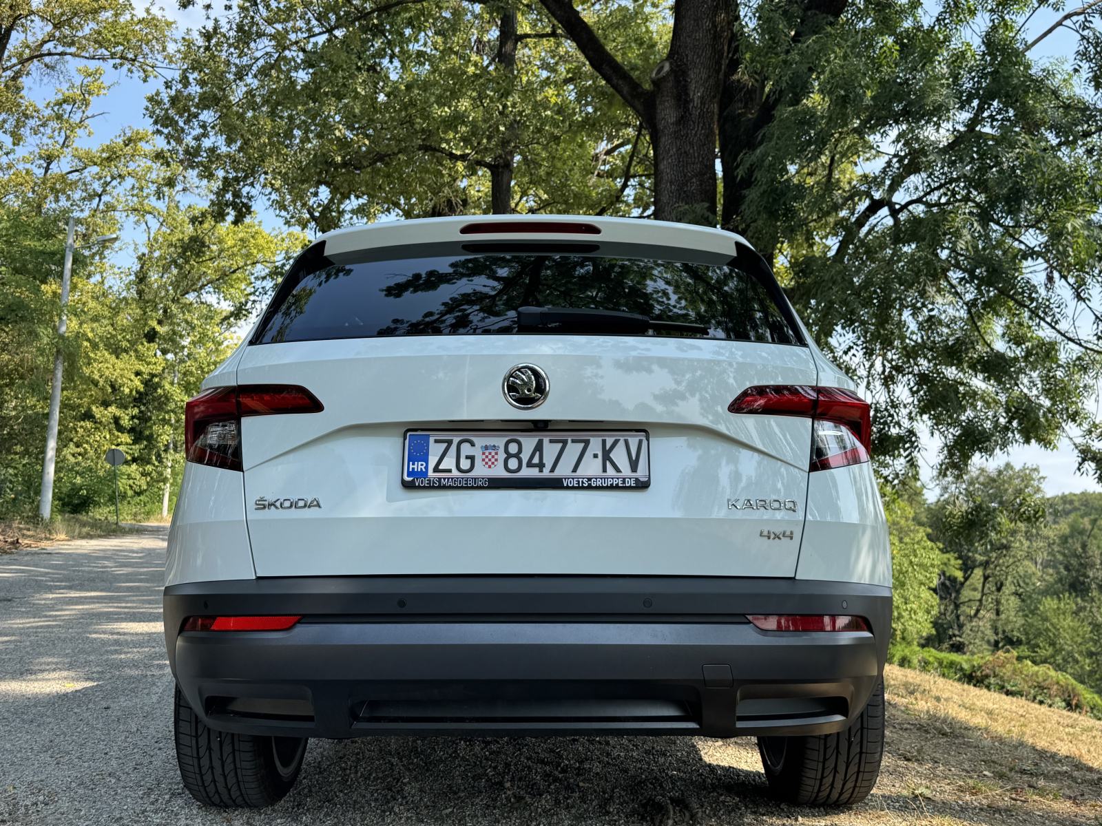 Škoda Karoq 2.0 TDI DSG 4X4 JAMSTVO DO 6/2027 VARIOFLEX SICEVI..., fotografija 13