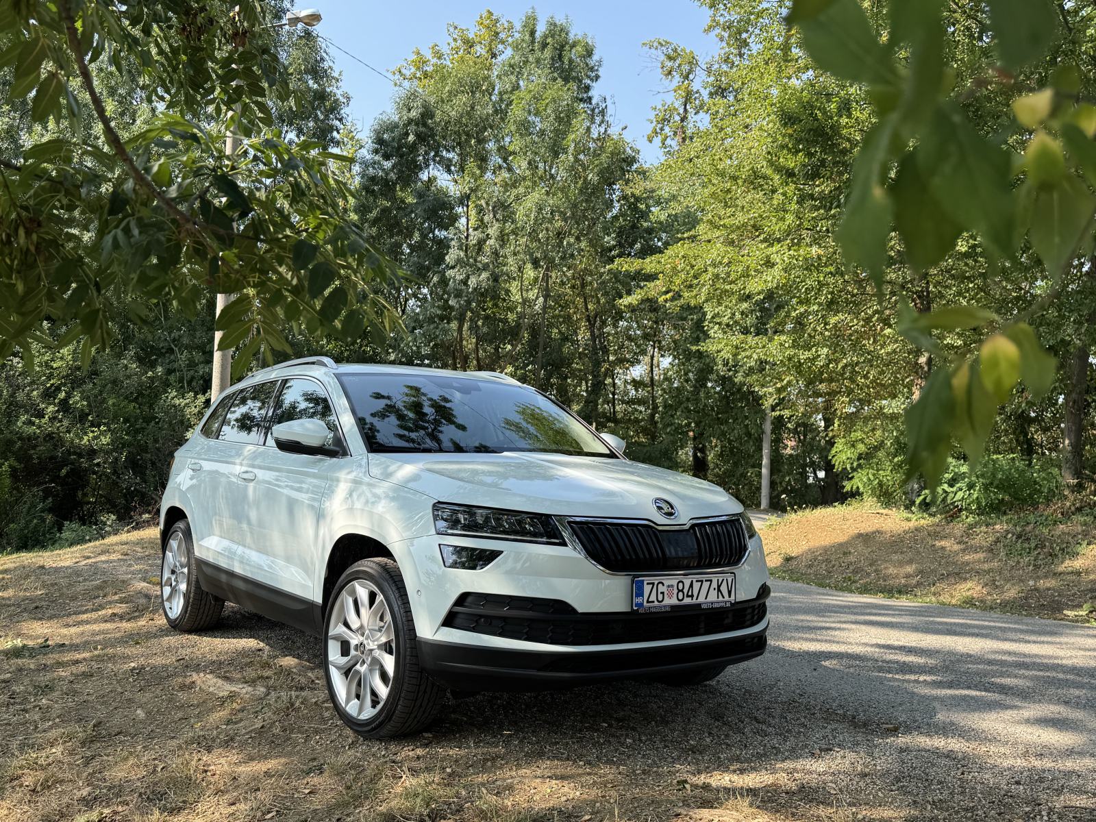 Škoda Karoq 2.0 TDI DSG 4X4 JAMSTVO DO 6/2027 VARIOFLEX SICEVI..., fotografija 4