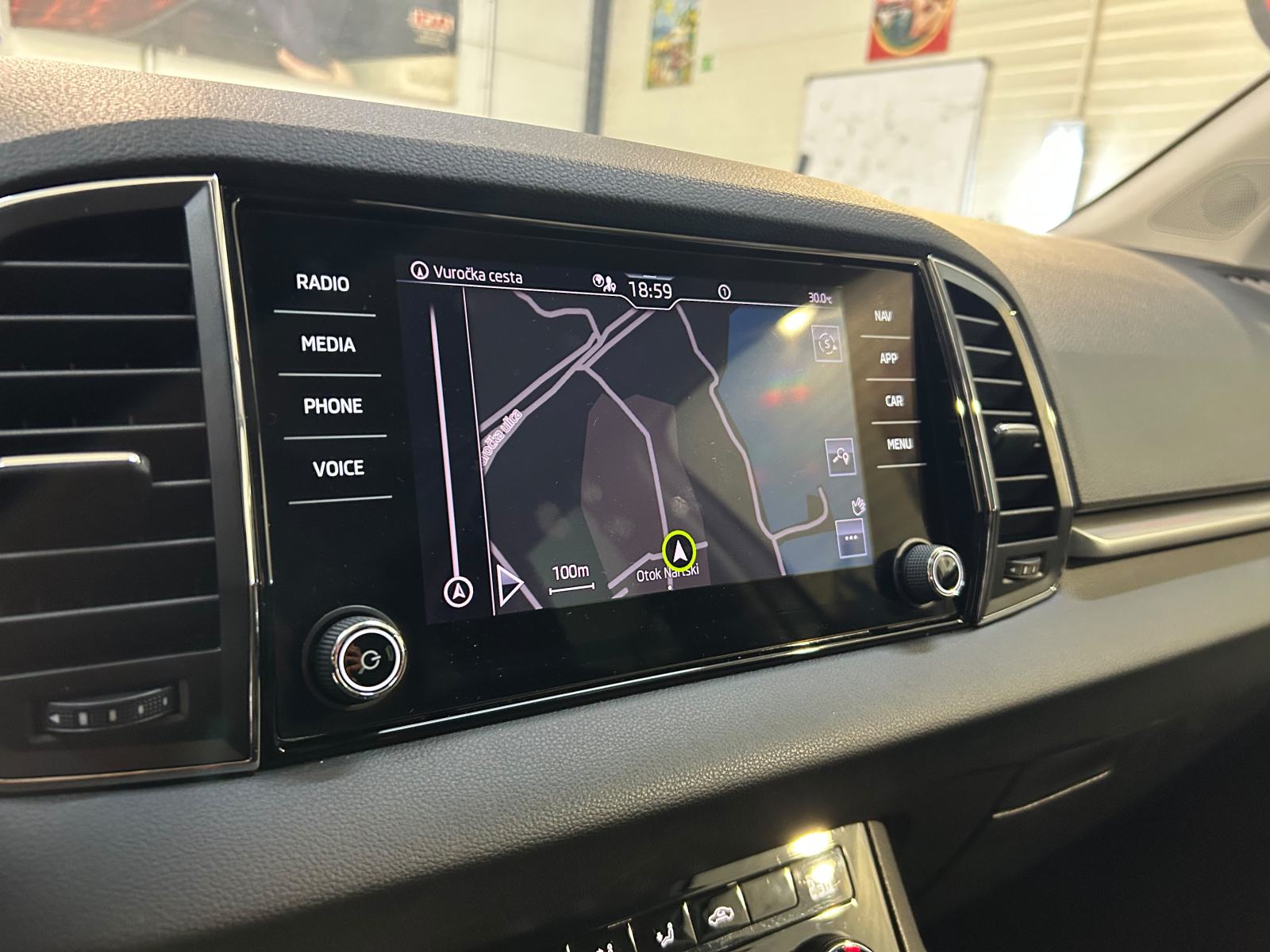 ŠKODA KAROQ 2,0 TDI DSG LED ALU 17 KAMERA PDC U PDV-U 12 MJ JAMSTVO, fotografija 9