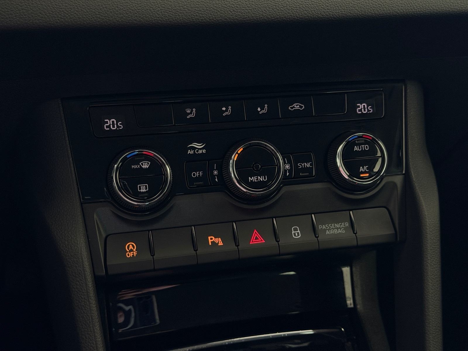 Škoda Karoq 2,0 TDI DSG, LED, KAMERA, JAMSTVO 24MJ, LEASING 0% UČEŠĆA, fotografija 16