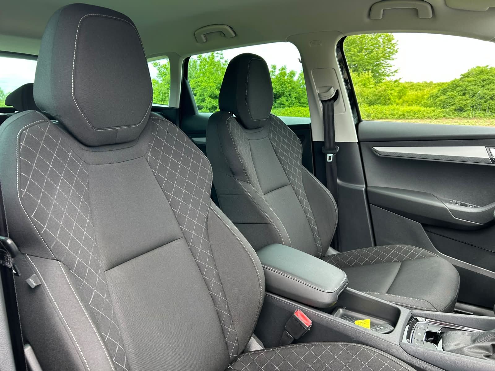 ŠKODA KAROQ 2,0 TDI DSG LED VIRTUAL KAMERA PDC U PDV-U 12 MJ JAMSTVO, fotografija 18