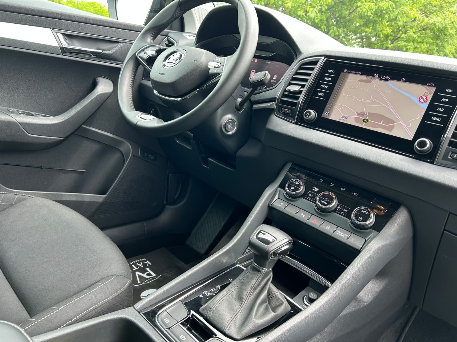 ŠKODA KAROQ 2,0 TDI DSG LED VIRTUAL KAMERA PDC U PDV-U 12 MJ JAMSTVO, fotografija 19