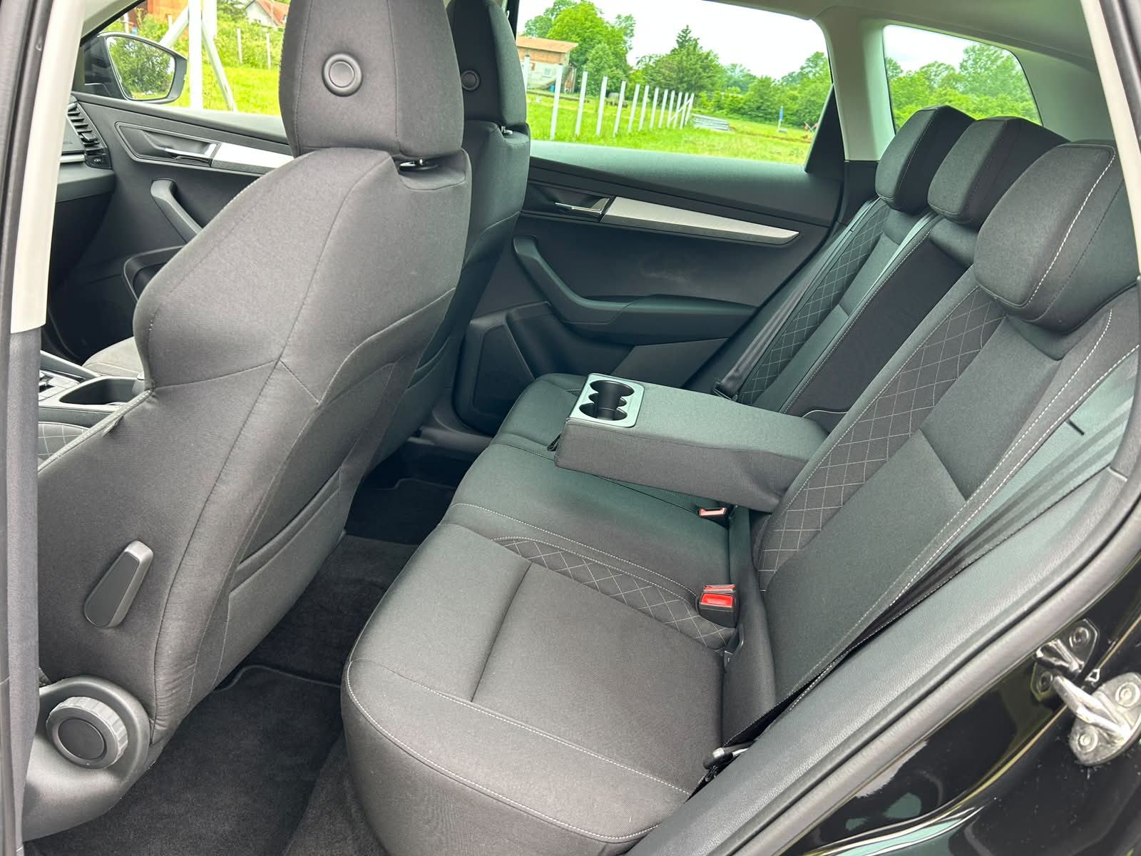 ŠKODA KAROQ 2,0 TDI DSG LED VIRTUAL KAMERA PDC U PDV-U 12 MJ JAMSTVO, fotografija 10