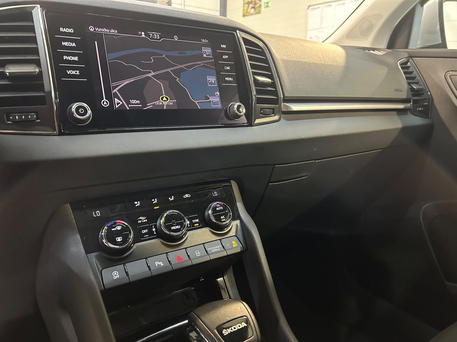 ŠKODA KAROQ 2,0 TDI DSG LED VIRTUAL KAMERA PDC U PDV-U 12 MJ JAMSTVO, fotografija 5