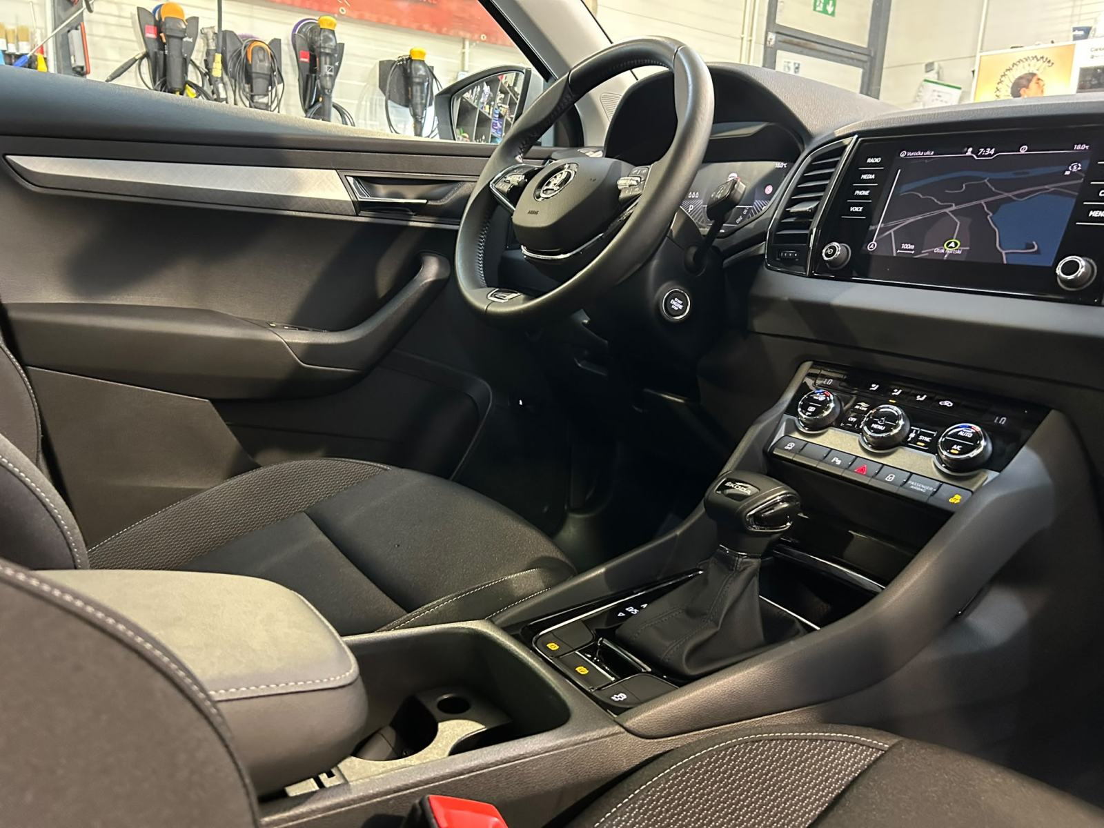 ŠKODA KAROQ 2,0 TDI DSG LED VIRTUAL KAMERA PDC U PDV-U 12 MJ JAMSTVO, fotografija 12