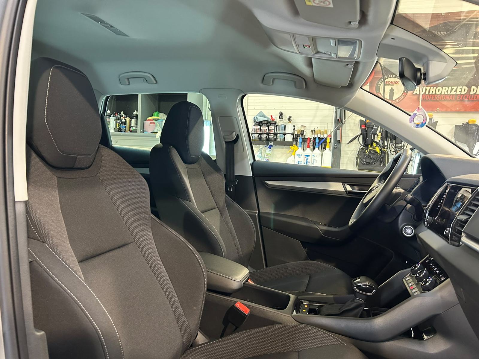ŠKODA KAROQ 2,0 TDI DSG LED VIRTUAL KAMERA PDC U PDV-U 12 MJ JAMSTVO, fotografija 15
