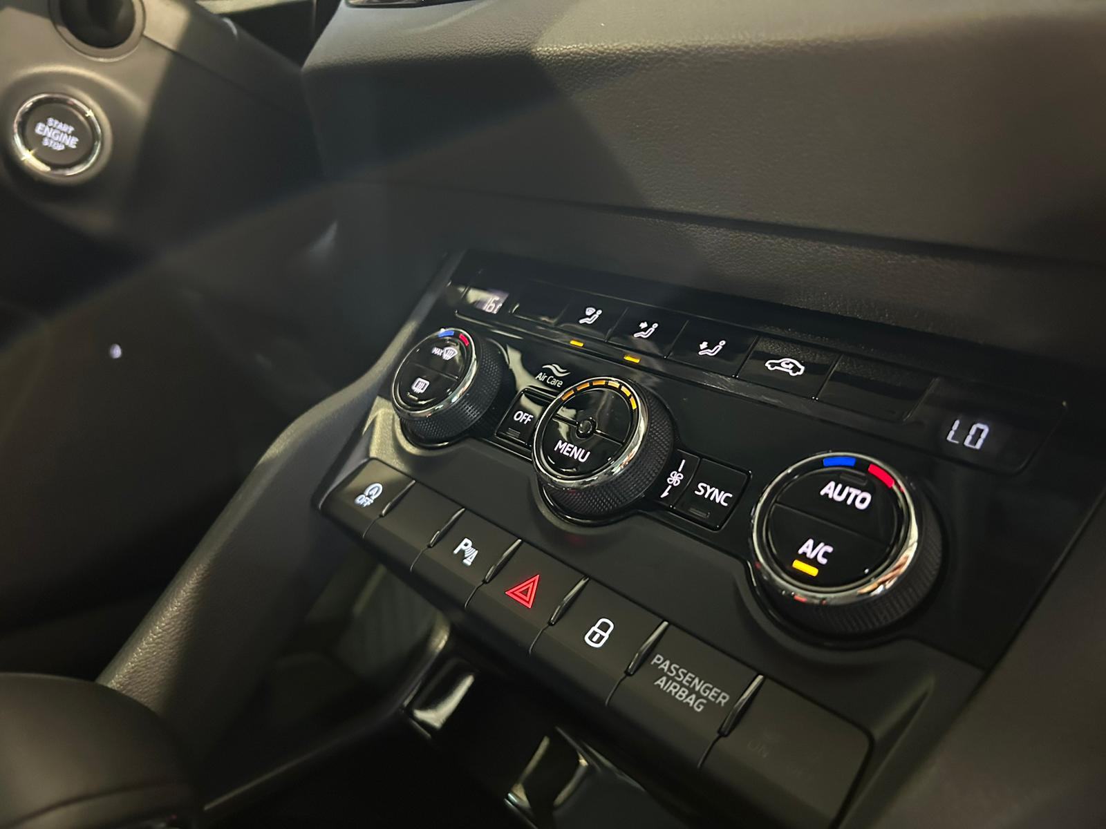 ŠKODA KAROQ 2,0 TDI DSG LED VIRTUAL KAMERA PDC U PDV-U 12 MJ JAMSTVO, fotografija 16