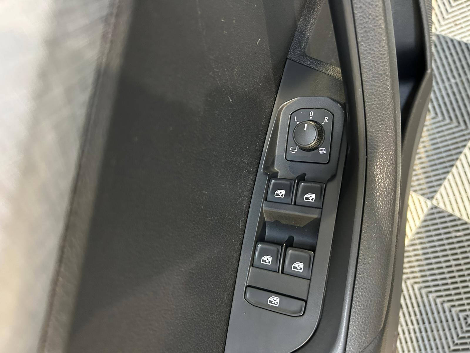 ŠKODA KAROQ 2,0 TDI DSG LED VIRTUAL KAMERA PDC U PDV-U 12 MJ JAMSTVO, fotografija 13