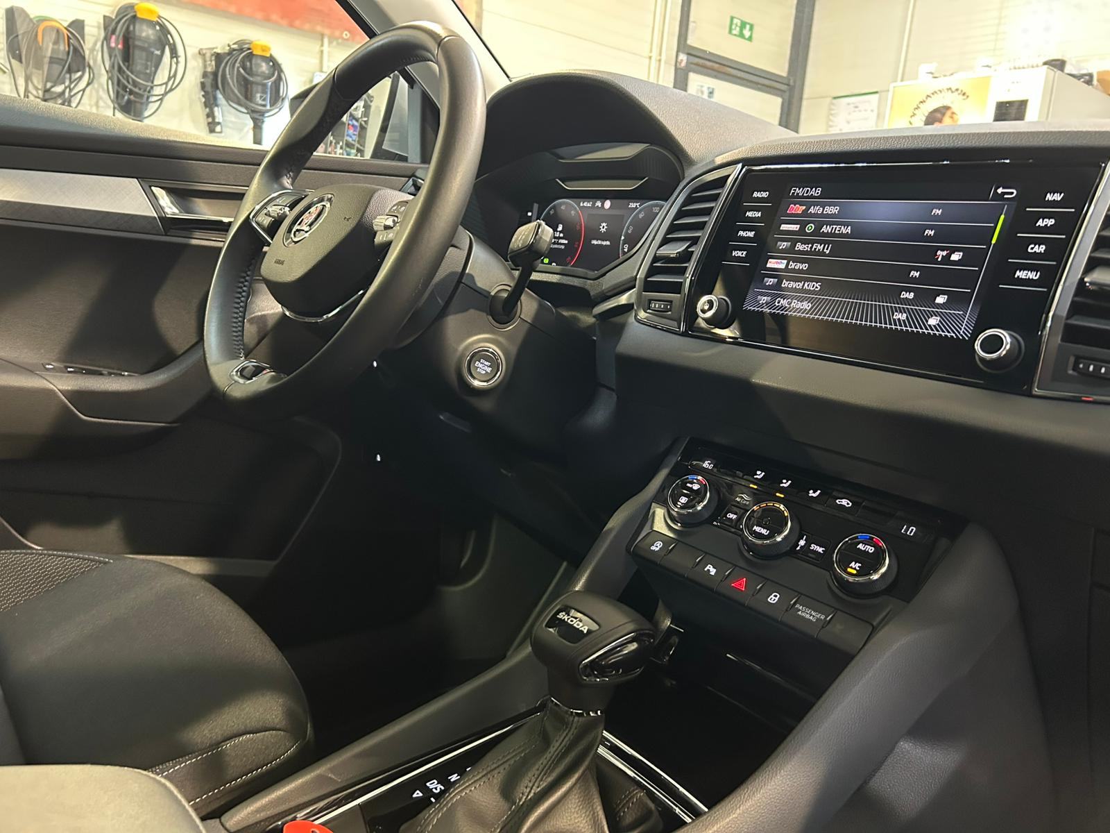 ŠKODA KAROQ 2,0 TDI DSG LED VIRTUAL KAMERA PDC U PDV-U 12 MJ JAMSTVO, fotografija 17