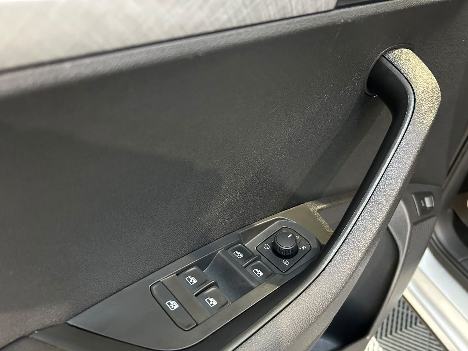 ŠKODA KAROQ 2,0 TDI DSG LED VIRTUAL KAMERA PDC U PDV-U 12 MJ JAMSTVO, fotografija 16