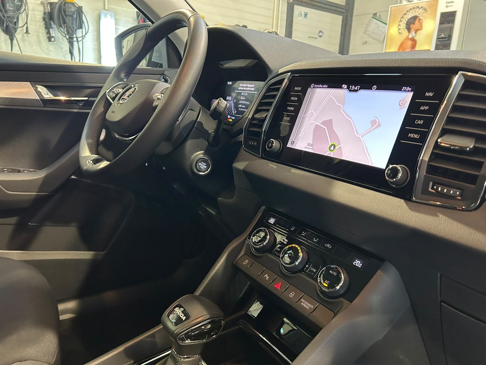 ŠKODA KAROQ 2,0 TDI DSG LED VIRTUAL KAMERA PDC U PDV-U 12 MJ JAMSTVO, fotografija 11