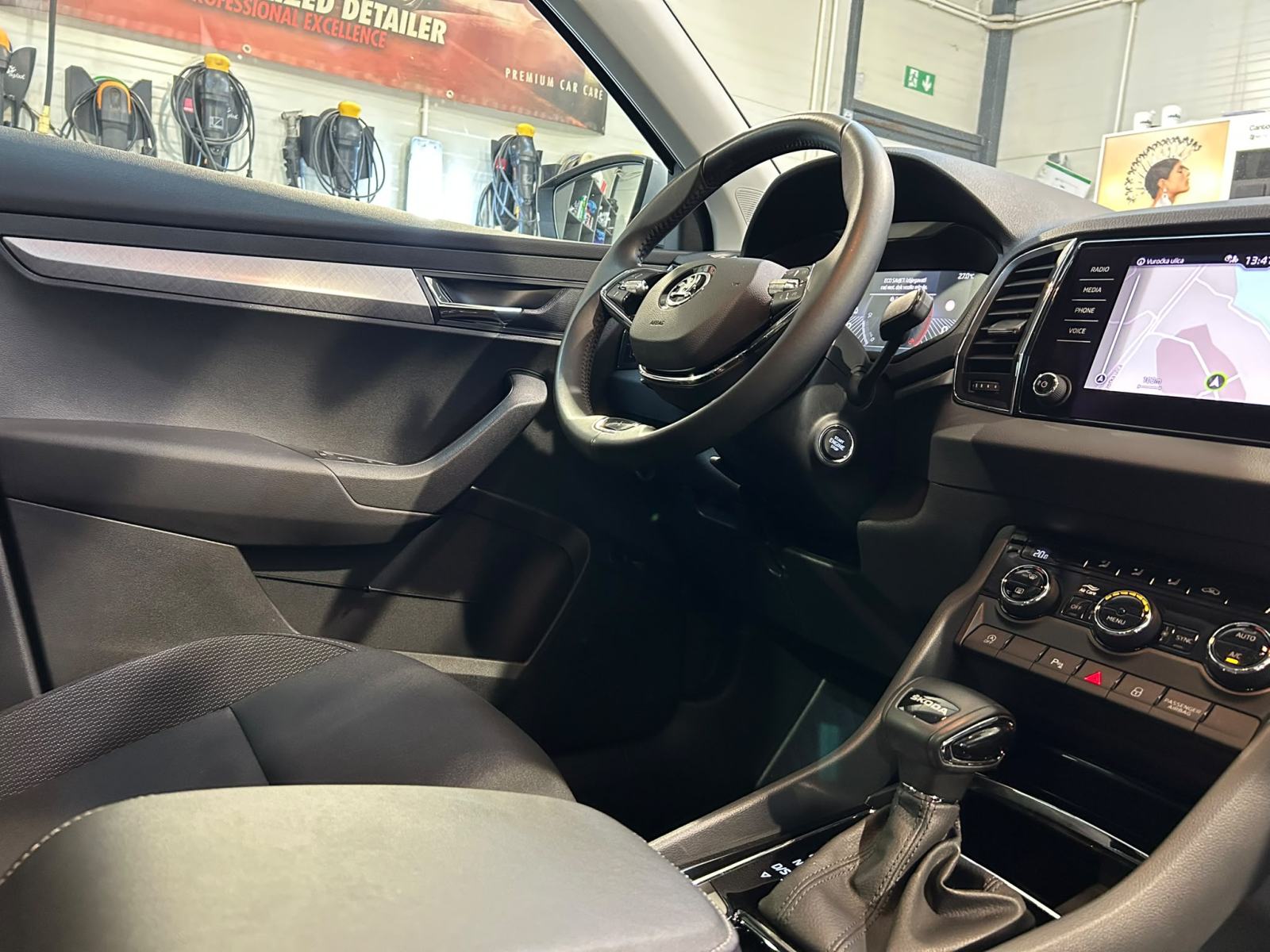 ŠKODA KAROQ 2,0 TDI DSG LED VIRTUAL KAMERA PDC U PDV-U 12 MJ JAMSTVO, fotografija 9