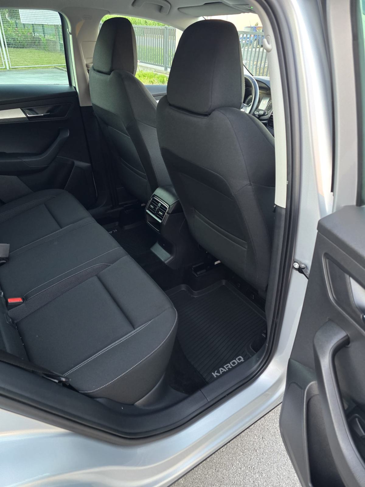 Škoda Karoq 2,0 TDI DSG NAV,LED,KEYLESS,LANE,ACC,SERVIS,7.454,33*3RATE, fotografija 10