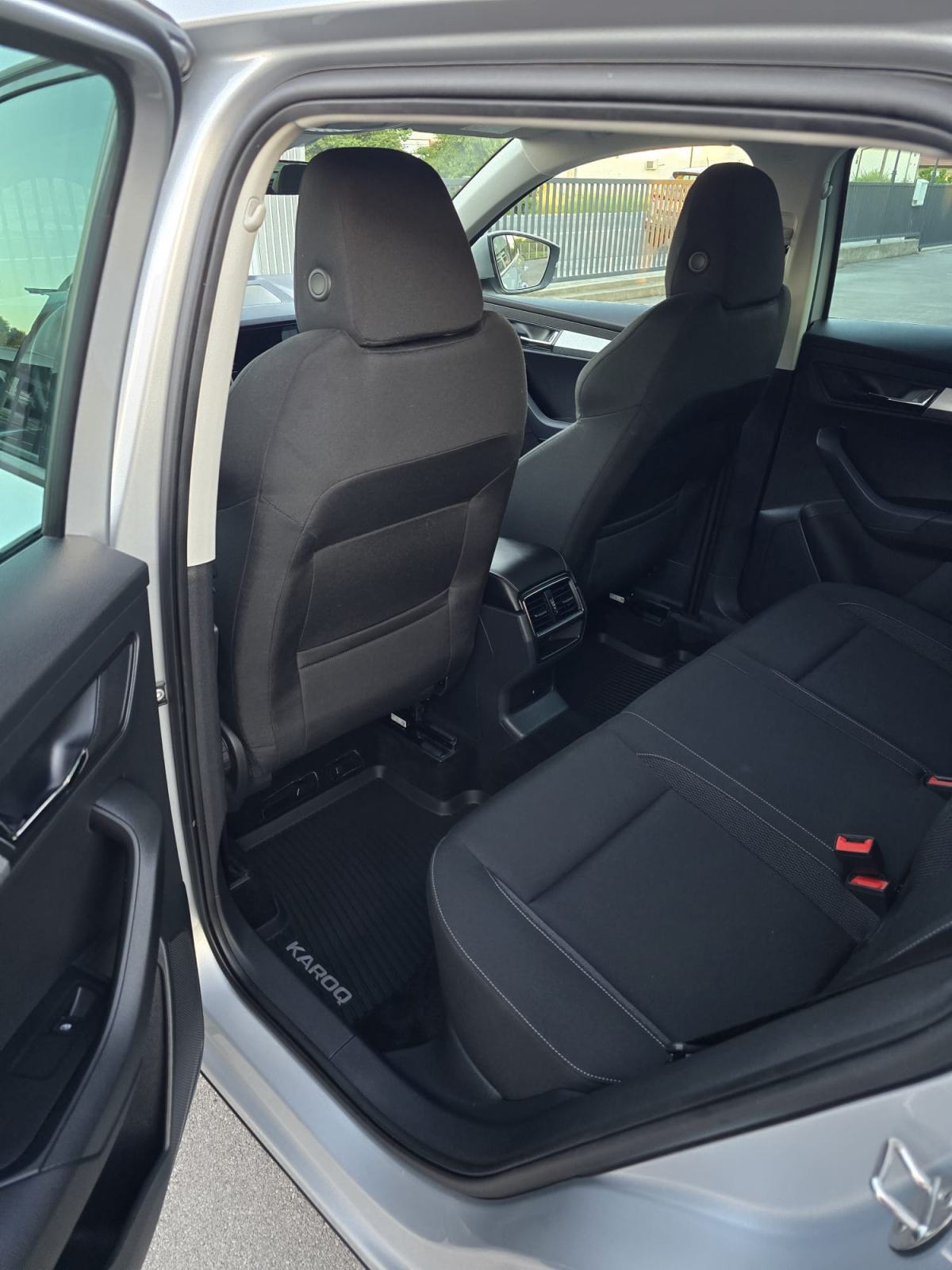 Škoda Karoq 2,0 TDI DSG NAV,LED,KEYLESS,LANE,ACC,SERVIS,7.454,33*3RATE, fotografija 9