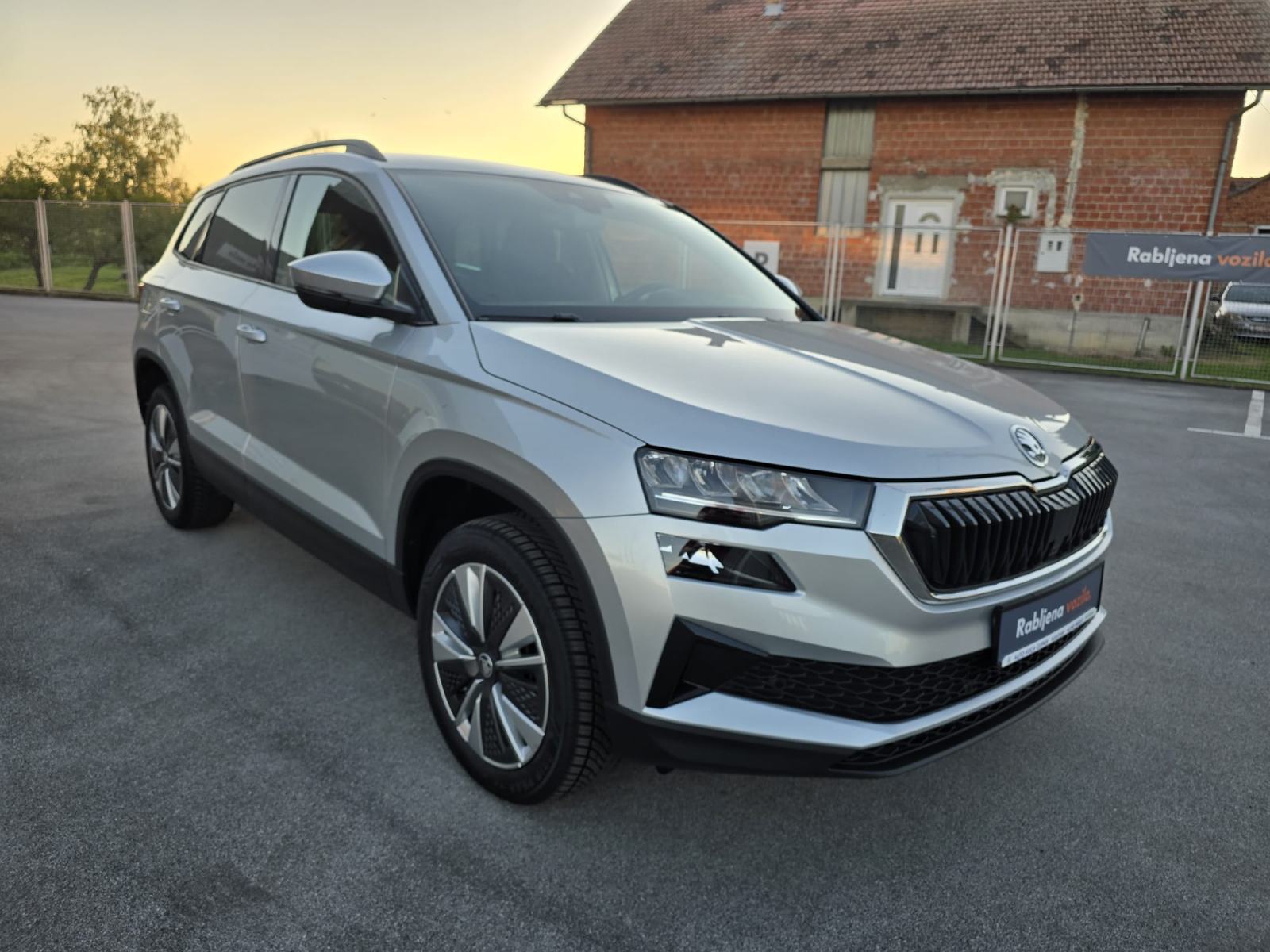 Škoda Karoq 2,0 TDI DSG NAV,LED,KEYLESS,LANE,ACC,SERVIS,7.454,33*3RATE, fotografija 3