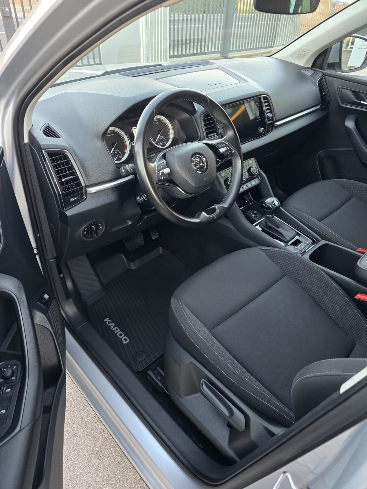Škoda Karoq 2,0 TDI DSG NAV,LED,KEYLESS,LANE,ACC,SERVIS,7.454,33*3RATE, fotografija 8