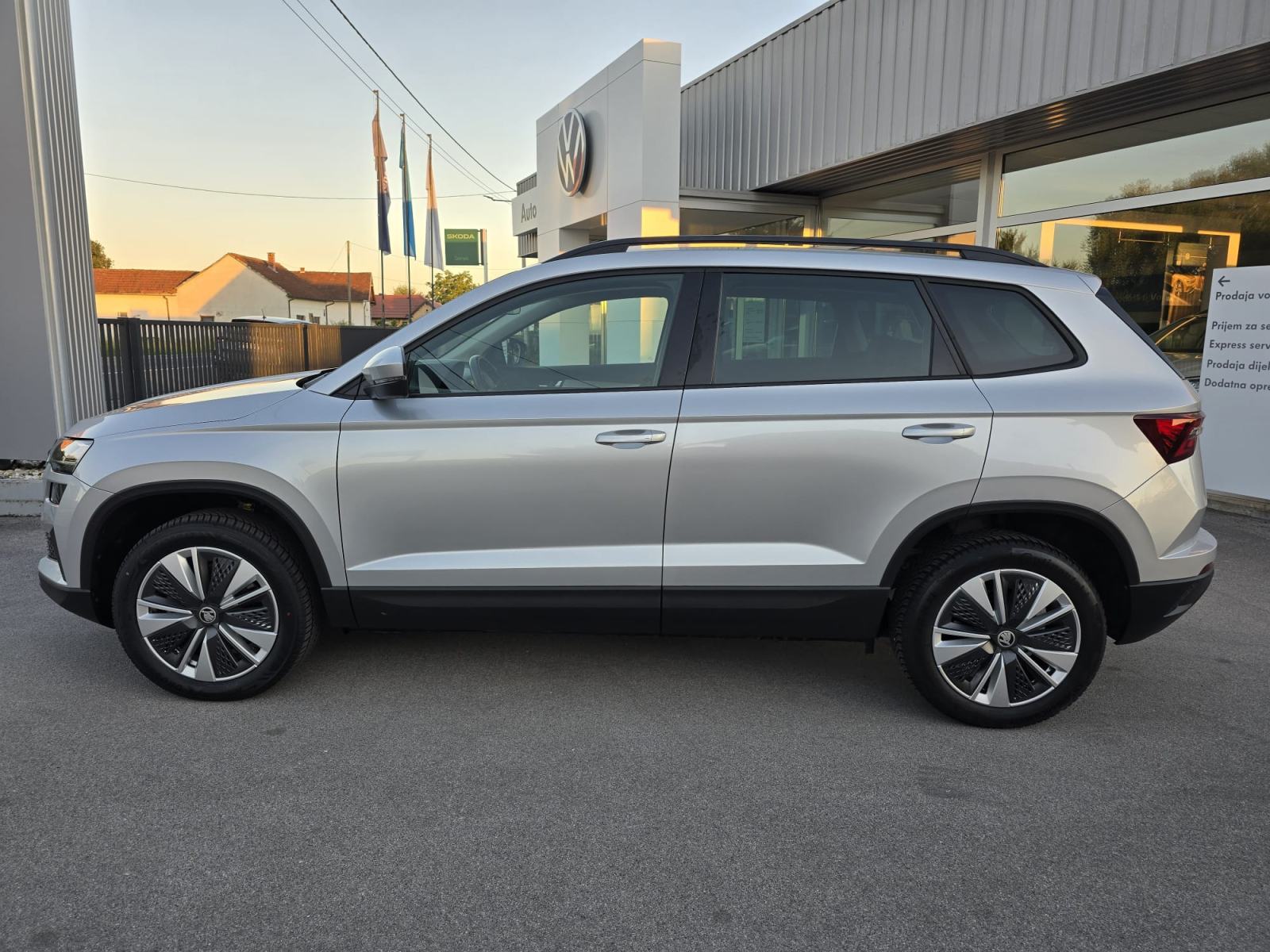 Škoda Karoq 2,0 TDI DSG NAV,LED,KEYLESS,LANE,ACC,SERVIS,7.454,33*3RATE, fotografija 5