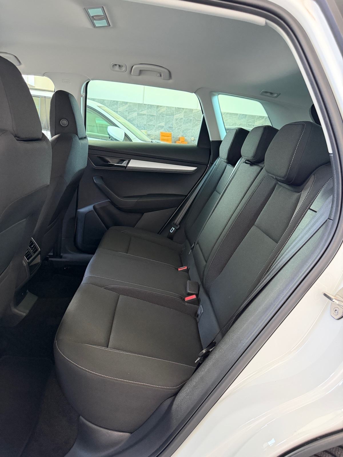 Škoda Karoq 2,0 TDI DSG, NAVI, KAMERA, JAMSTVO 24MJ, LEASING 0% UČEŠĆA, fotografija 14