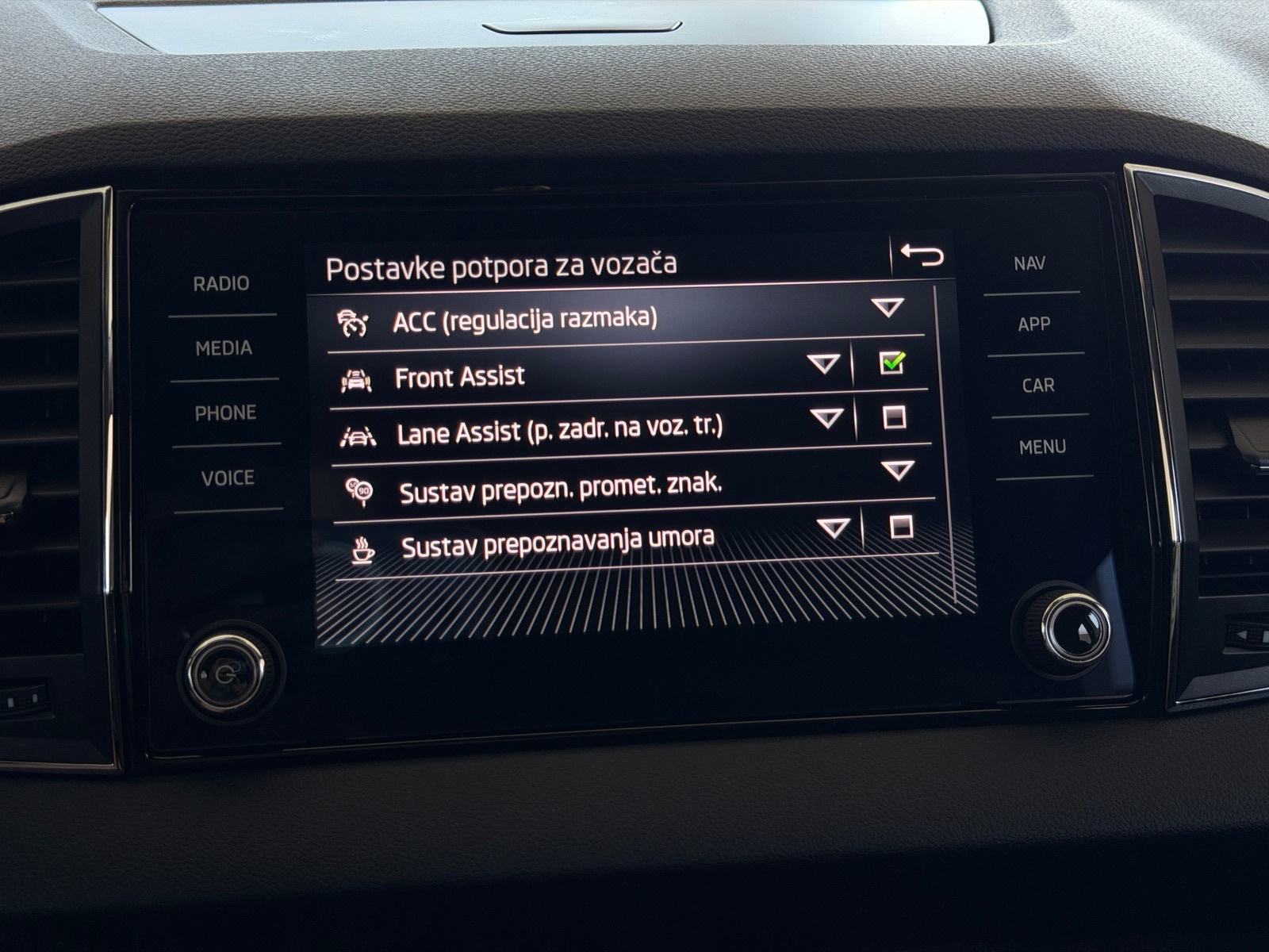 Škoda Karoq 2,0 TDI DSG, NAVI, KAMERA, JAMSTVO 24MJ, LEASING 0% UČEŠĆA, fotografija 18